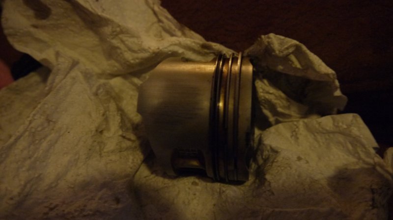 scored piston.jpg