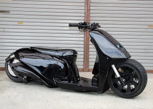 japanese_big_scooter_style_stretched.jpg